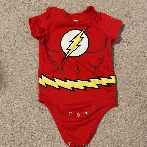 DC Justice League 3-6M Onesie Bundle (3) - Picture 7 of 10